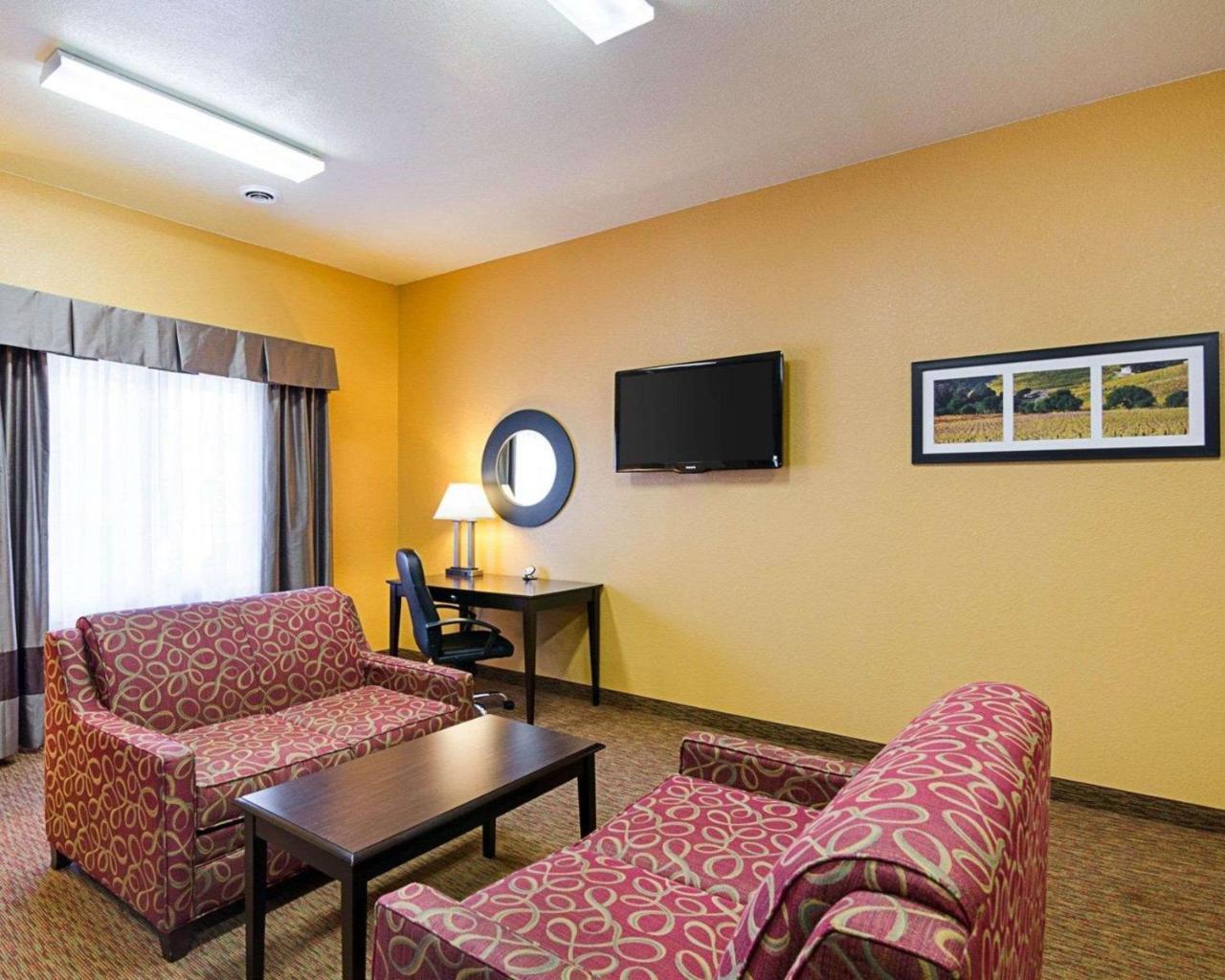 Comfort Inn & Suites Orange - Montpelier Bagian luar foto